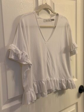 bishop + young white V-Neck Ruffle Hem Blouse